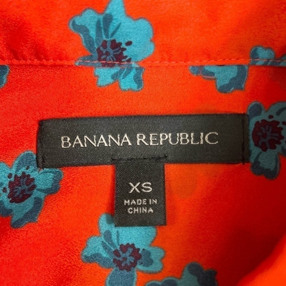 Floral Red Button-Up Women's Top - Picture 4 of 11